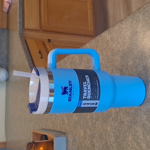 New 40oz Stanley quencher Cornflower - Picture 1 of 9